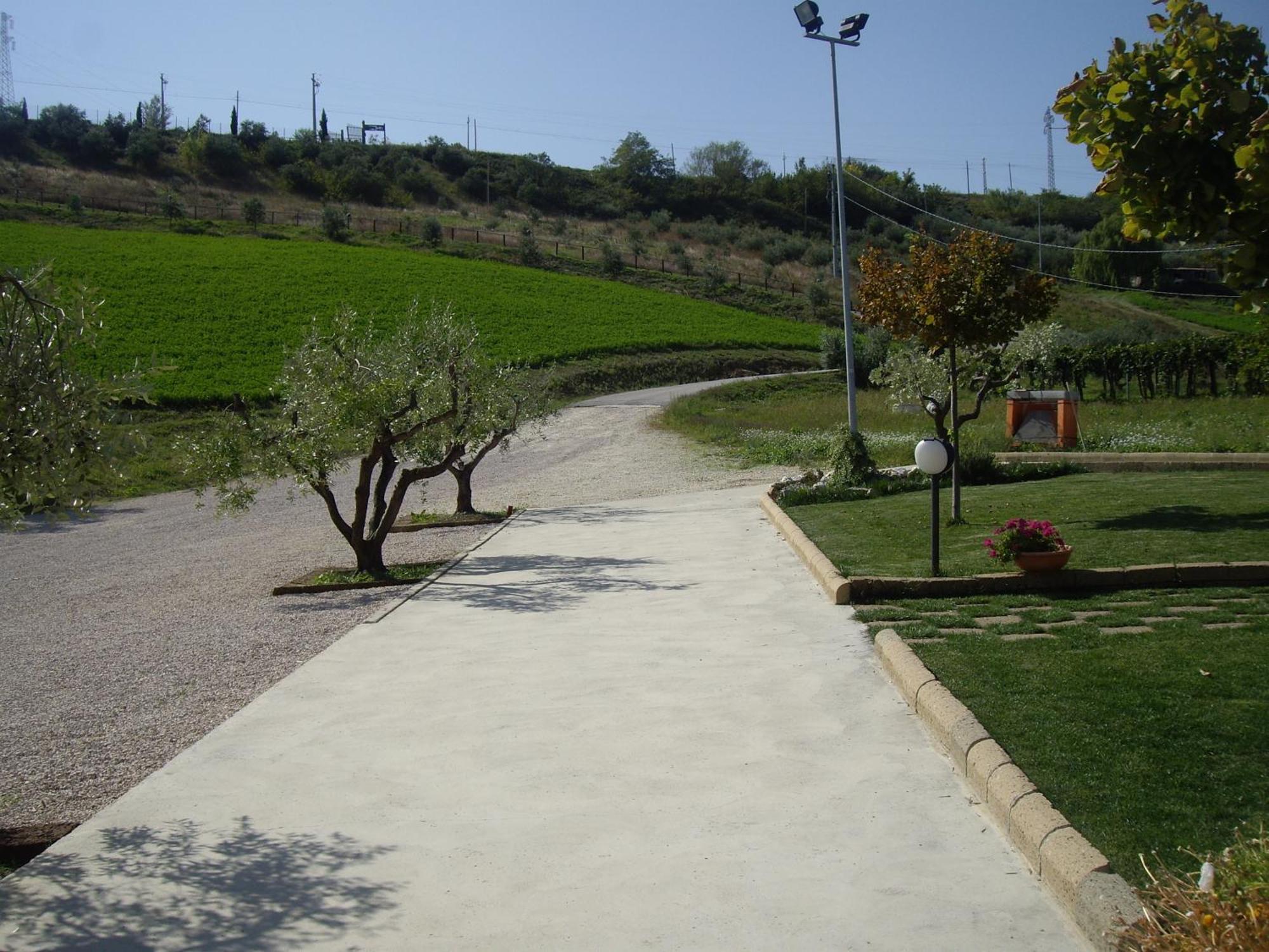 Agriturismo Il Borgo Degli Ulivi Roseto Degli Abruzzi Εξωτερικό φωτογραφία